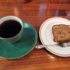 コーヒーとフルーツケーキ
