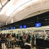 深夜のホーチミン空港で出国準備。