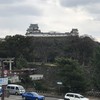 歩道橋の上から撮った和歌山城。