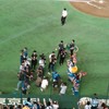 猛打賞・倉本がヒーローインタビュー
