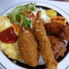 サービスランチ、ライス味噌汁付きで900円。