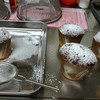 粗熱を取った後に、茶漉しで粉糖をかけました！
