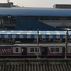 恐怖の扉全開列車（ムンバイの郊外列車）