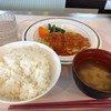 ご飯／お味噌汁／チキンピカタトマトソース