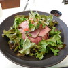 【2019.5】ローストビーフ丼のアップ　温玉のせ