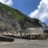 三宝港から島を見上げる