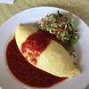 たまたまタマゴのチーズオムライストマトソース。