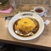 神田たまごけんの牛すじチーズカレーオムライス。