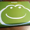 内箱もカエルなので緑色