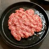 鉄板でハンバーグを薄く焼きます