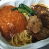 汁なし担々麺はチンゲンサイ添え