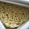 麺はモチモチの極太麺