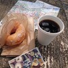 ベンチで食べたドーナツと珈琲