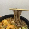 箸1:✖ 箸が手前で麺より目立っている