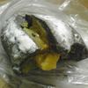 サツマイモあん入り黒ごまパン