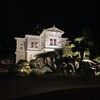 夜の西洋館。