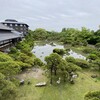 横から見る松涛園。左奥の建物が宿泊棟。