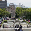 平和記念資料館から平和記念公園を臨む