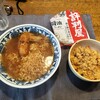 ランチは鶏手羽ラーメンと半チャーハンを食べた