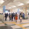 広島駅南口地下広場の期日前投票所には多くの人