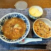 ランチはインスタントラーメンに半チャーハンを食べた