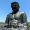 稲取漁港を背にする正定寺の大仏