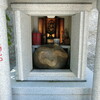 金色の蛇が埋まっている