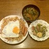 チャーハン目玉焼きソーセージのせミニ天ぷらセット
