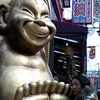 商店街のあちこちにびりけんさんがいます。