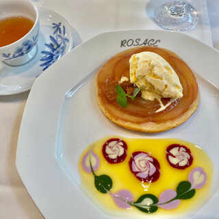 サロン・ド・テ ロザージュ