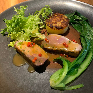 エ・オ ベルナール・ロワゾー・スィニャテュール