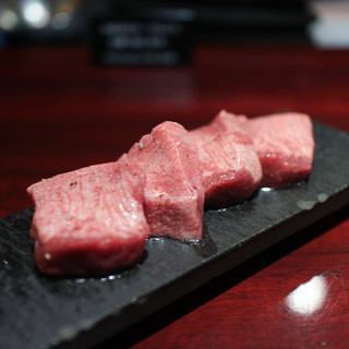 焼肉赤身にくがとう