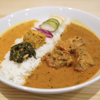 [閉店]カレー&オリエンタルバル 桃の実