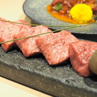 牛刺しと焼肉 仔虎