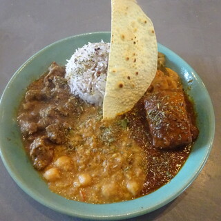 スパイスカレー モクロミ