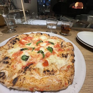 ピッツァ ケベロス