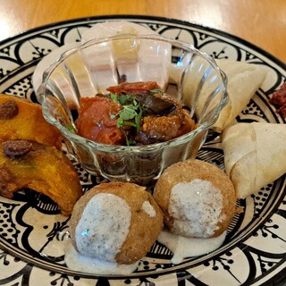 クラフトビールとモロッコ料理 ホップとリップ