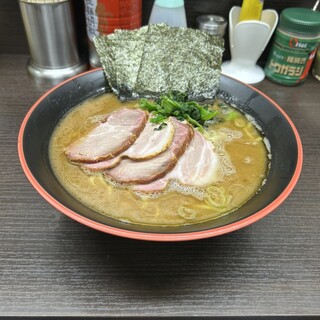 横濱家系ラーメン 勝鬨家