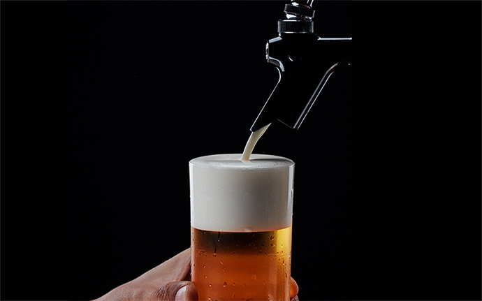 お店でしか飲めない最高の「うまい！樽生」体験を。[食べログ]