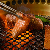 Wagyuu Yakiniku En - メイン写真:肉を焼いているところ