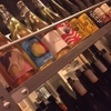 肴・和洋酒 マツケン - ドリンク写真:3台の棚にはしみじみ旨み系のワインが多め