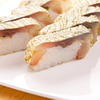 粋人 - 料理写真:しめ鯖が苦手な人でも食べられる名物『こだわりの鯖寿司』