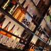 くろべ - ドリンク写真:あなたにぴったりの「ひとしな」を見つけて頂くために、くろべでは全国から選りすぐりの焼酎を揃えました。もちろん、富山の地酒をはじめビールやワイン・酎ハイ等も豊富にご用意。心地よいひと時を、お気に入りのお酒とお楽しみください。