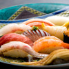 こだわりの廻転寿司 金沢まいもん寿司 - 料理写真:職人が心を込めて握ります！