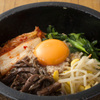 焼肉家 山水苑 - 料理写真:熱々石焼ビビンパ