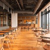 Kurumicco Factory - 内観写真:The Cafeです。店内は34席をご用意しております。クルミッ子の製造風景を見ながらお召し上がりいただけます。