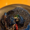 Spice&Dining KALA - 料理写真:イカスミのホッパーと古式じょうゆを使ったエビとキウイのデヴィル