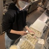 Fanki Harada Suri - ドリンク写真:名物炊き餃子鍋の餃子包み中！