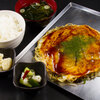 Hiroshima Okonomiyaki Hopukinsu - 料理写真:ボリュームたっぷりお好み焼き定食は800円（税込）