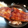 Unagi Semmi - 料理写真:名物はみ出しうな丼